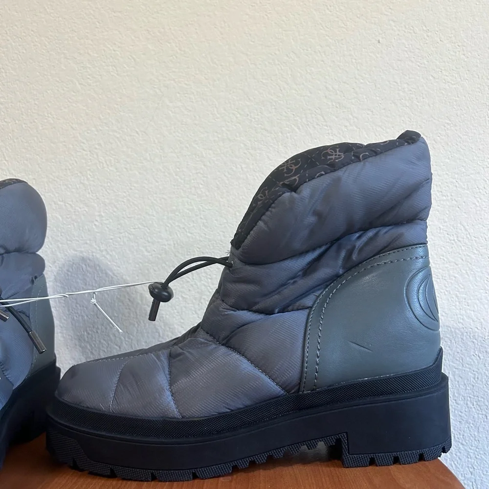 GUESS Leeda 2 Gray Cold Weather Booties Sz 8 Dark Gray Puffer Style Toggle Women